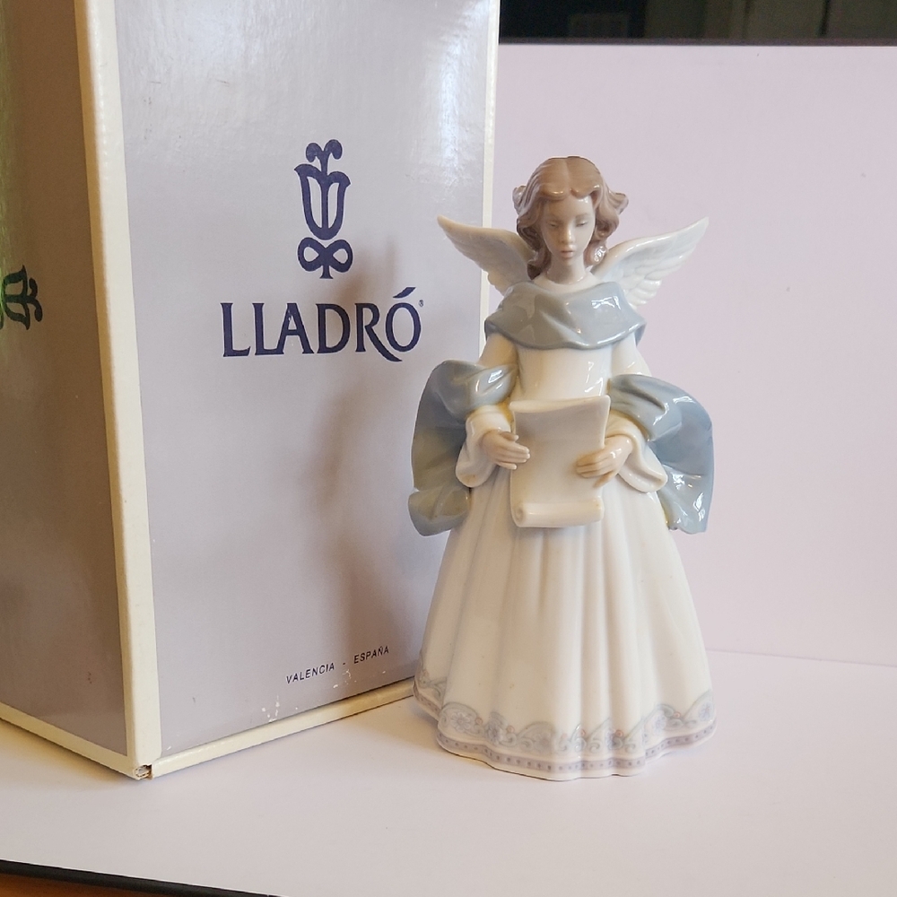 Lladro Angelic "Rejoice" Figurine/TreeTopper in Cream and Blue